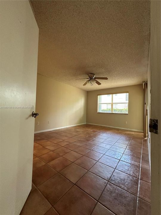 For Sale: $180,000 (2 beds, 2 baths, 1070 Square Feet)
