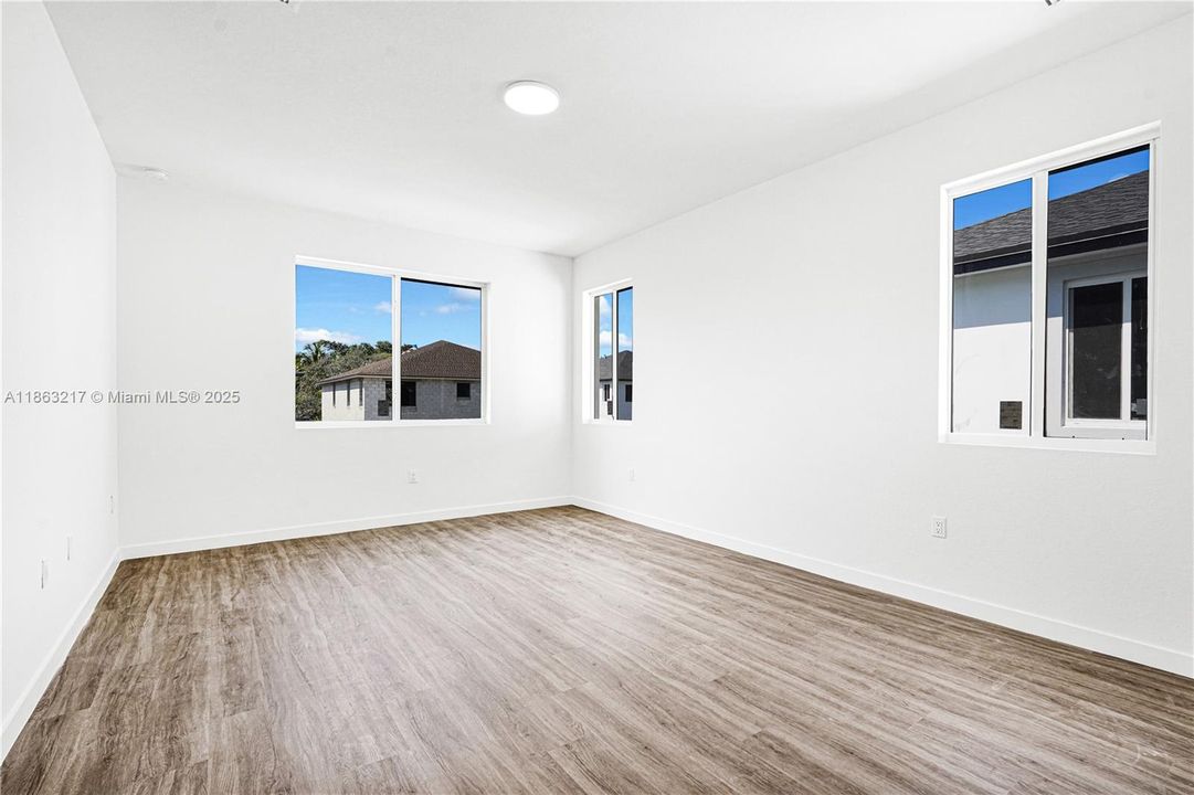 Active With Contract: $599,990 (5 beds, 4 baths, 2518 Square Feet)