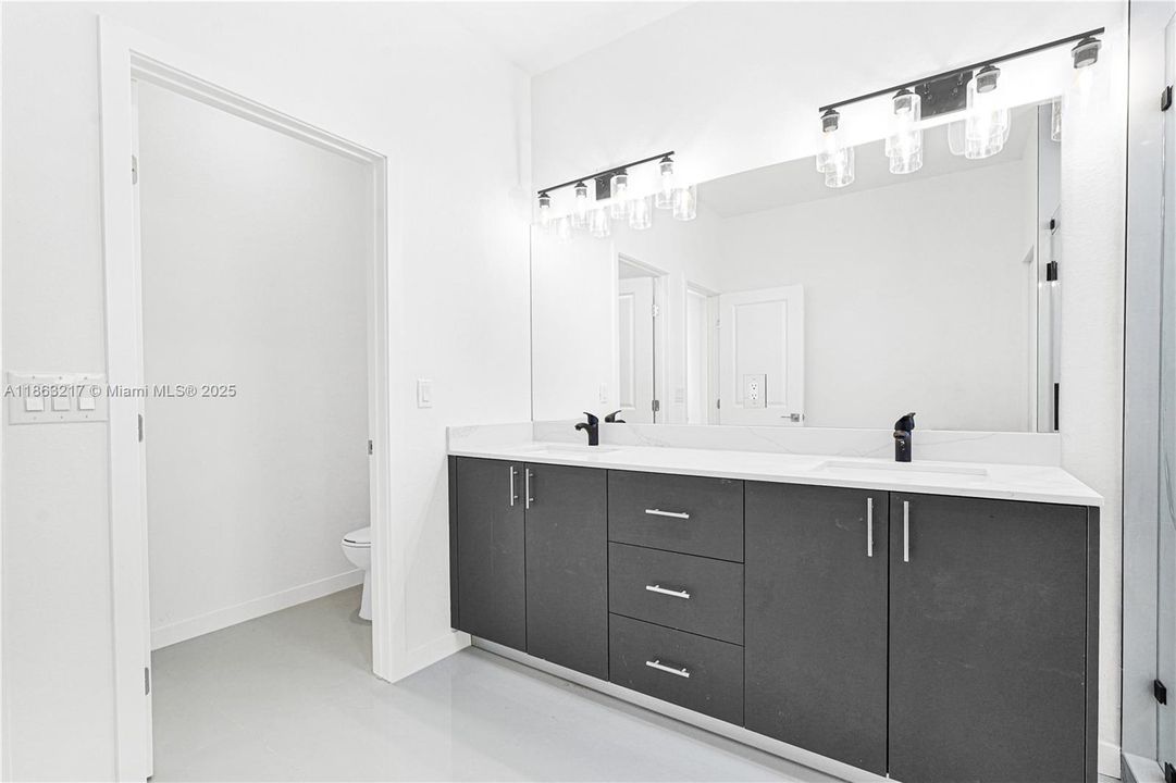 Active With Contract: $599,990 (5 beds, 4 baths, 2518 Square Feet)