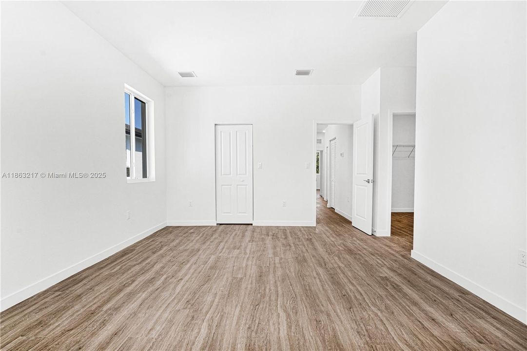 Active With Contract: $599,990 (5 beds, 4 baths, 2518 Square Feet)