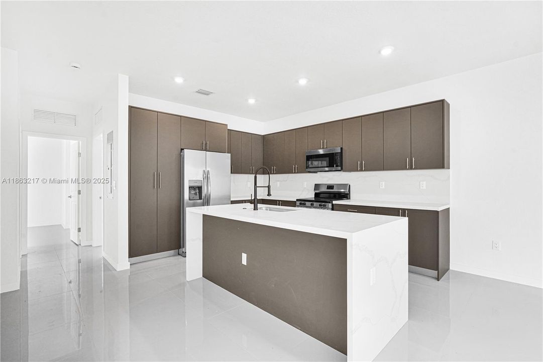 Active With Contract: $599,990 (5 beds, 4 baths, 2518 Square Feet)