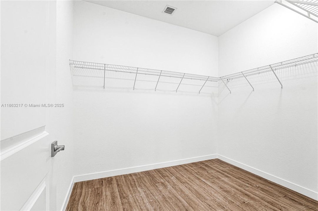 Active With Contract: $599,990 (5 beds, 4 baths, 2518 Square Feet)