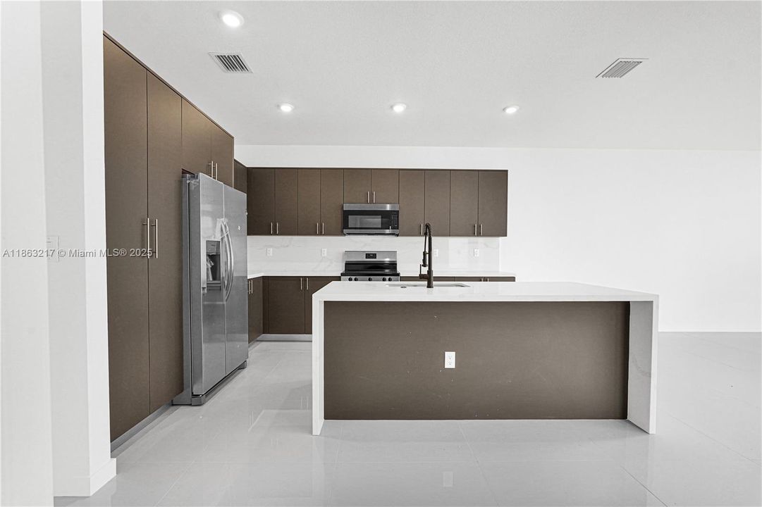 Active With Contract: $599,990 (5 beds, 4 baths, 2518 Square Feet)