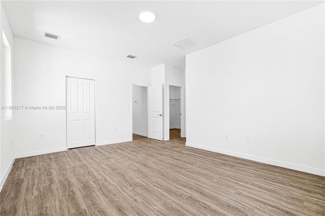 Active With Contract: $599,990 (5 beds, 4 baths, 2518 Square Feet)