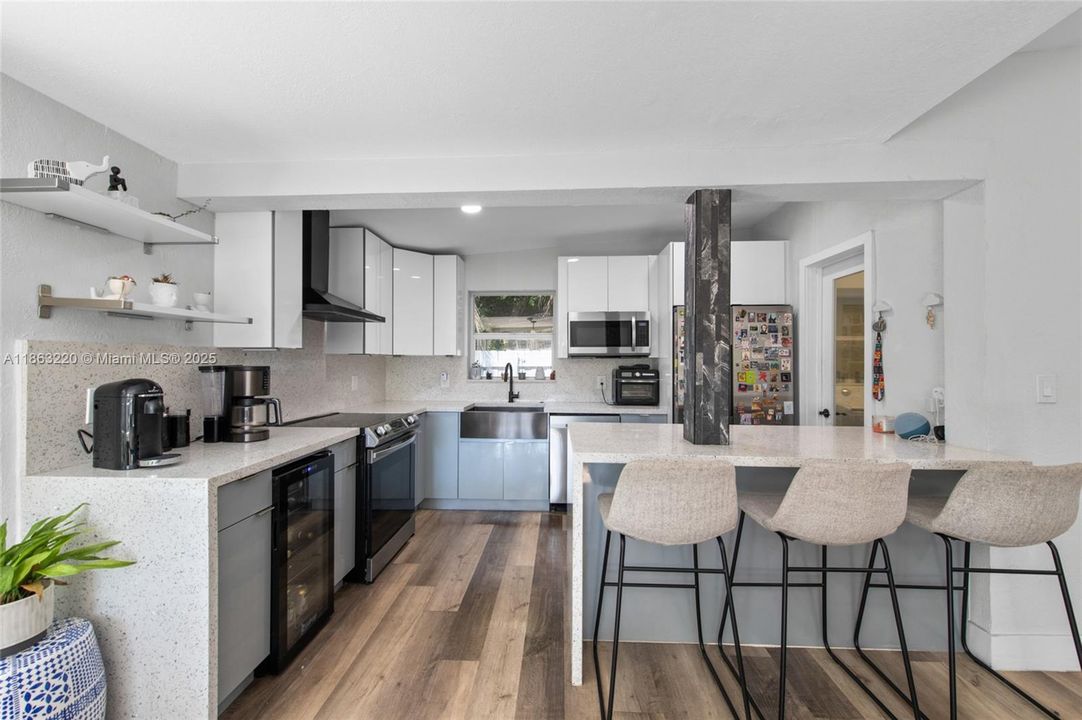 Activo con contrato: $4,199 (3 camas, 2 baños, 1311 Pies cuadrados)