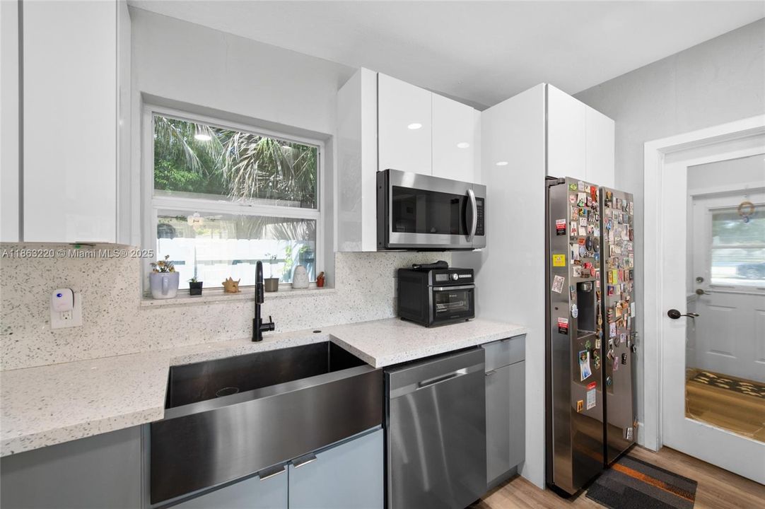 Activo con contrato: $4,199 (3 camas, 2 baños, 1311 Pies cuadrados)