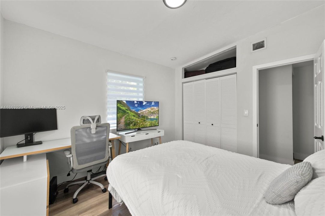 Activo con contrato: $4,199 (3 camas, 2 baños, 1311 Pies cuadrados)