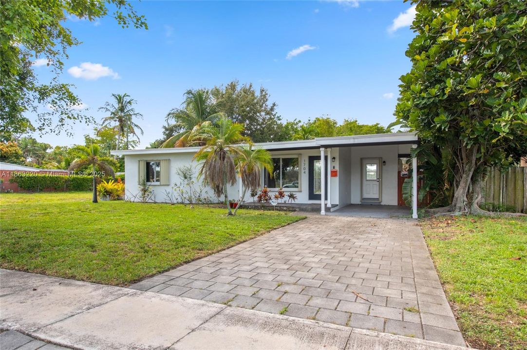 Activo con contrato: $4,199 (3 camas, 2 baños, 1311 Pies cuadrados)