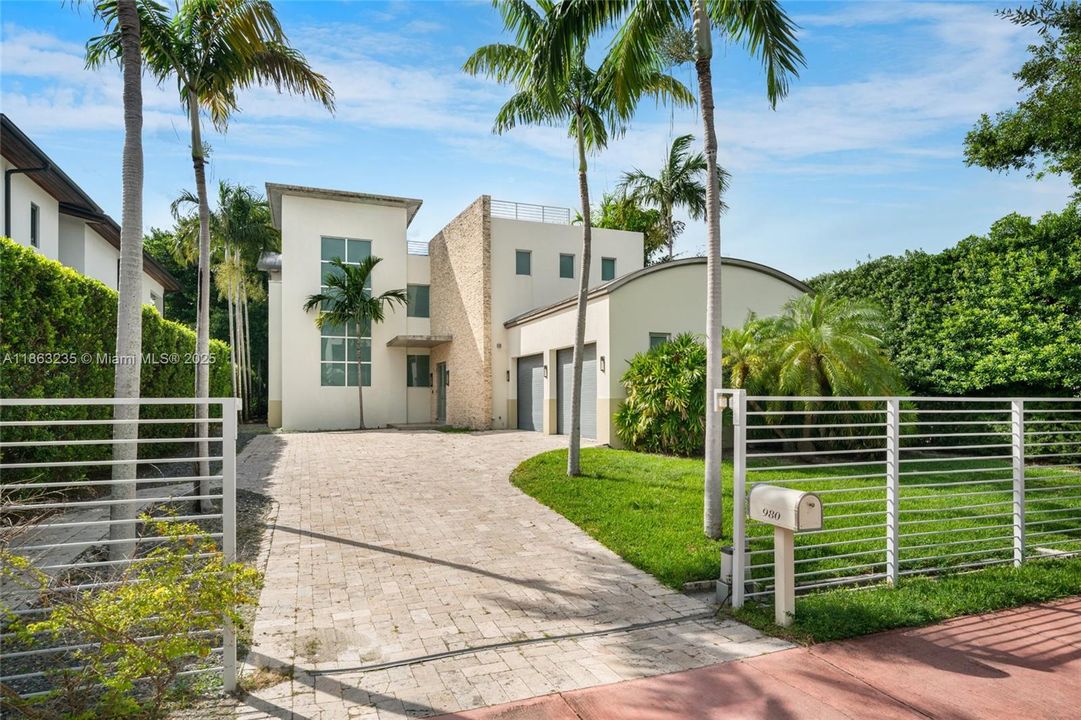 For Sale: $4,600,000 (2 beds, 2 baths, 5143 Square Feet)