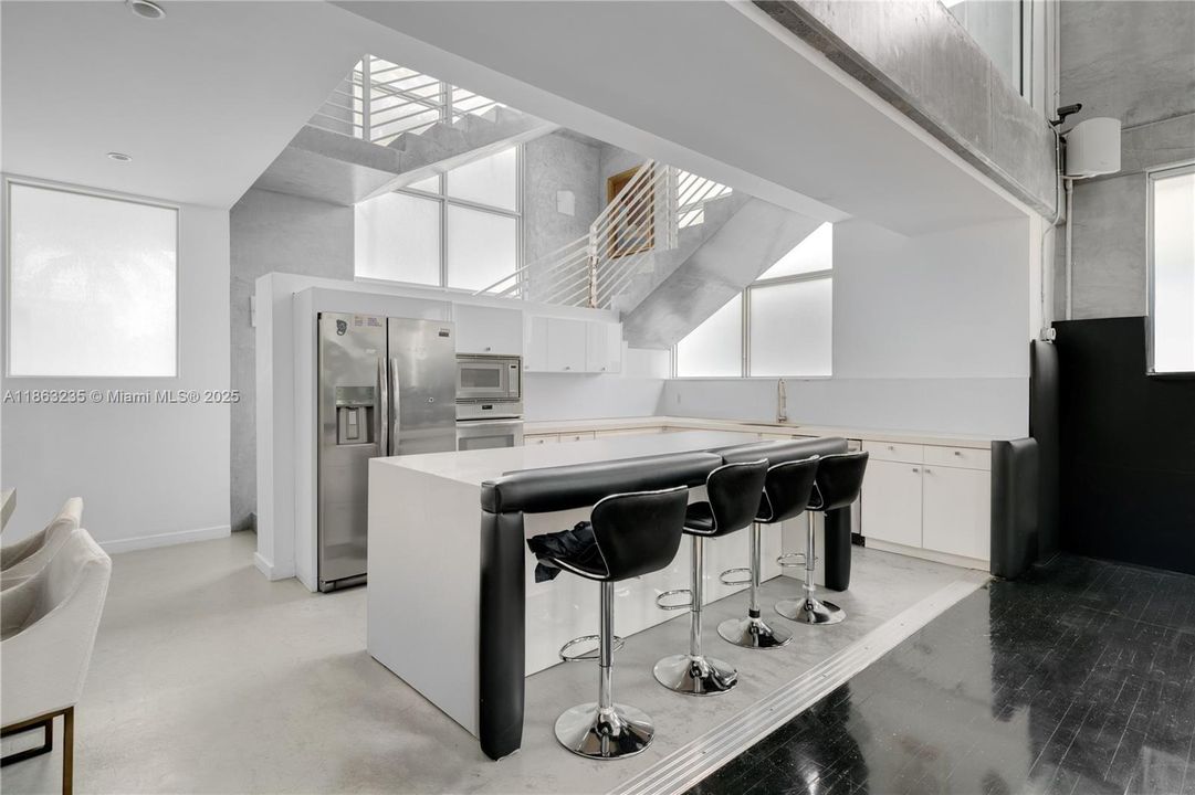 For Sale: $4,600,000 (2 beds, 2 baths, 5143 Square Feet)