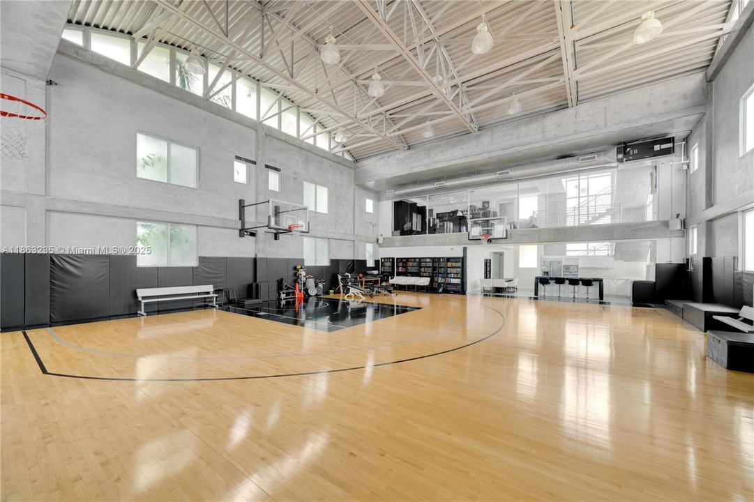 For Sale: $4,600,000 (2 beds, 2 baths, 5143 Square Feet)