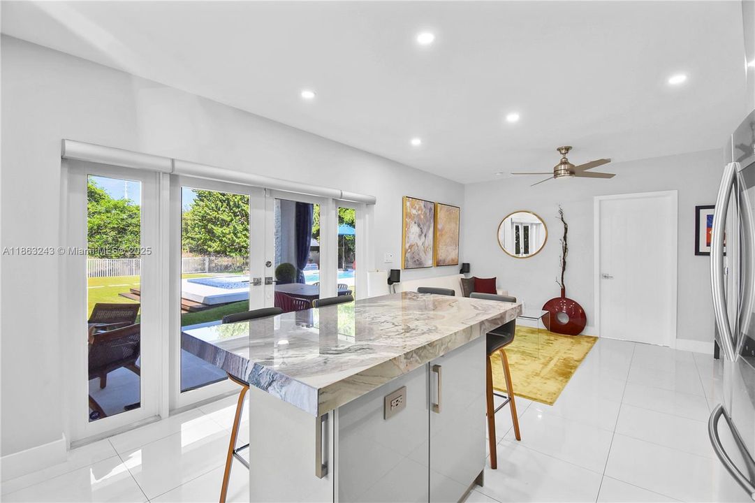 En Venta: $1,400,000 (3 camas, 2 baños, 1640 Pies cuadrados)