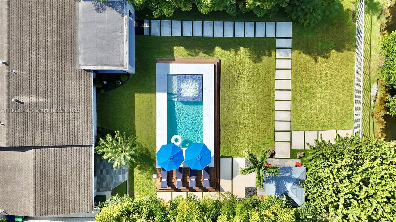 En Venta: $1,400,000 (3 camas, 2 baños, 1640 Pies cuadrados)