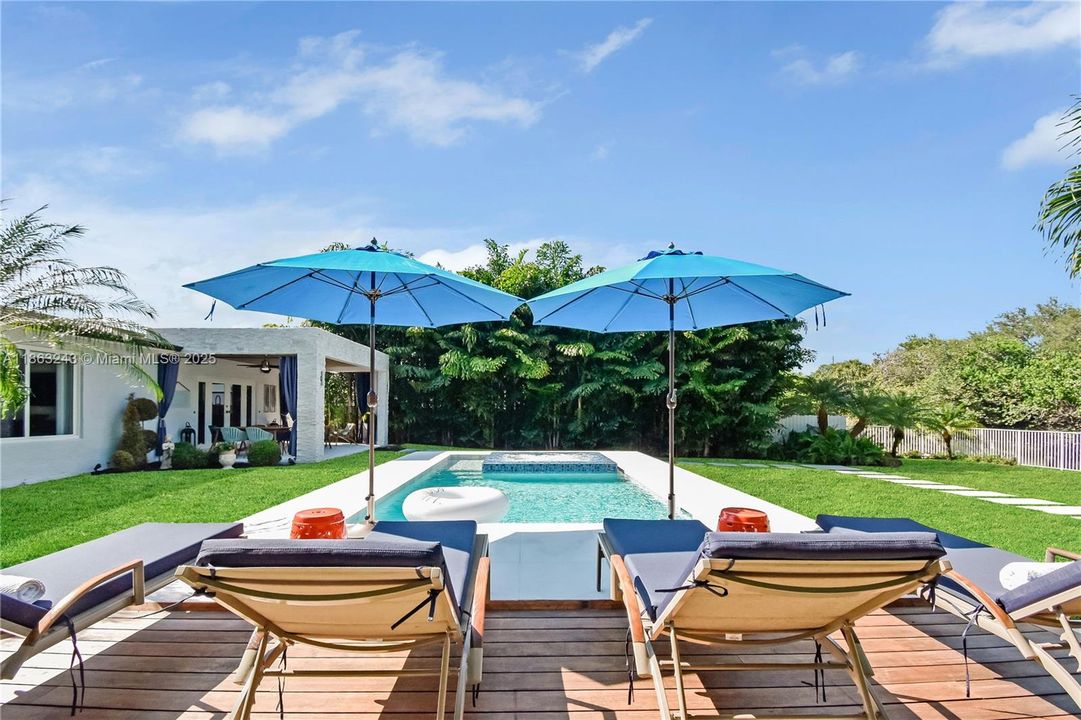 En Venta: $1,400,000 (3 camas, 2 baños, 1640 Pies cuadrados)