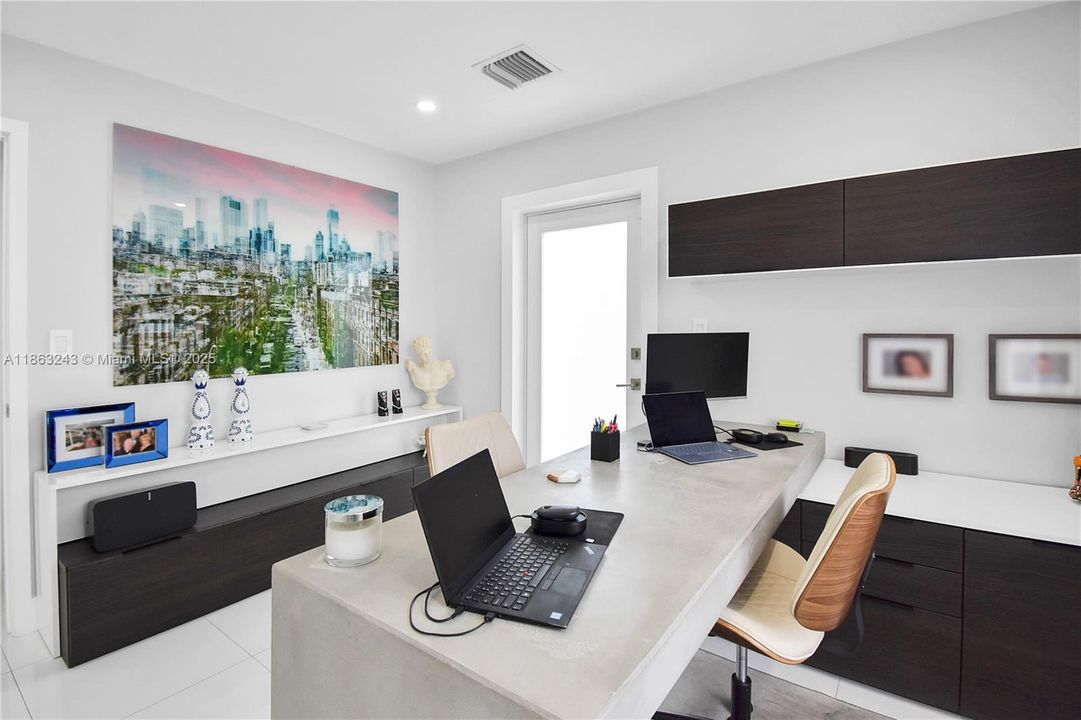 En Venta: $1,400,000 (3 camas, 2 baños, 1640 Pies cuadrados)