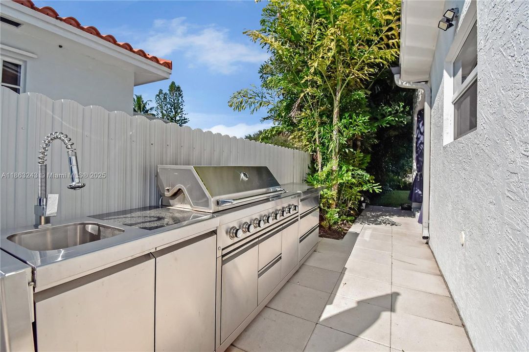 En Venta: $1,400,000 (3 camas, 2 baños, 1640 Pies cuadrados)