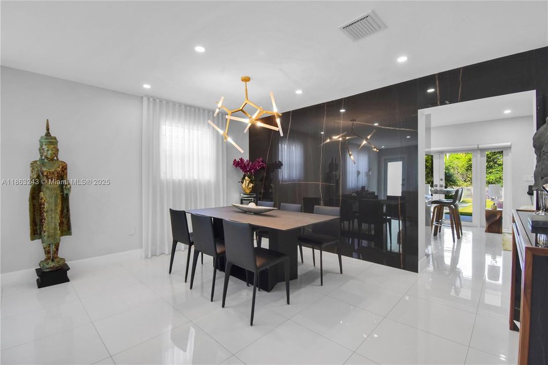 En Venta: $1,400,000 (3 camas, 2 baños, 1640 Pies cuadrados)