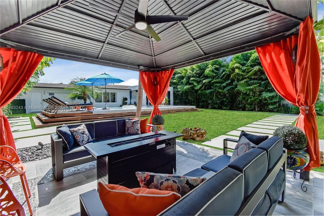 En Venta: $1,400,000 (3 camas, 2 baños, 1640 Pies cuadrados)