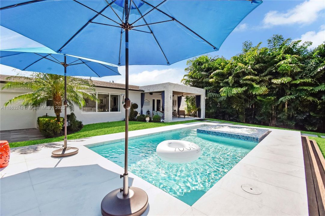 En Venta: $1,400,000 (3 camas, 2 baños, 1640 Pies cuadrados)