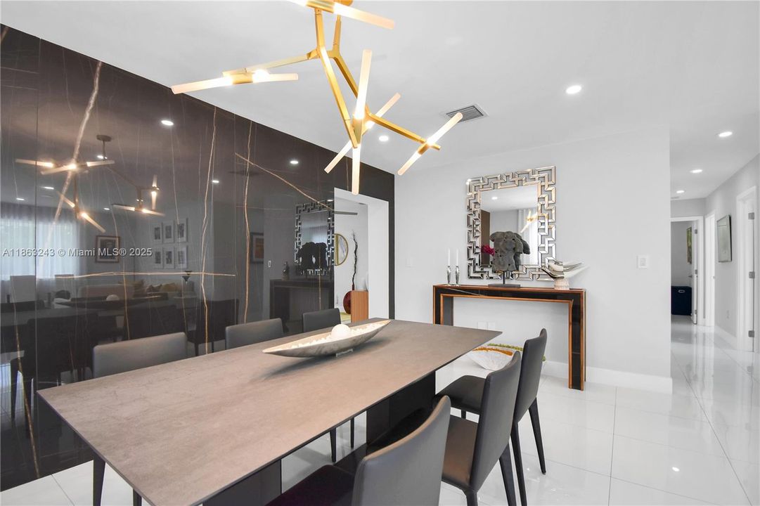 En Venta: $1,400,000 (3 camas, 2 baños, 1640 Pies cuadrados)