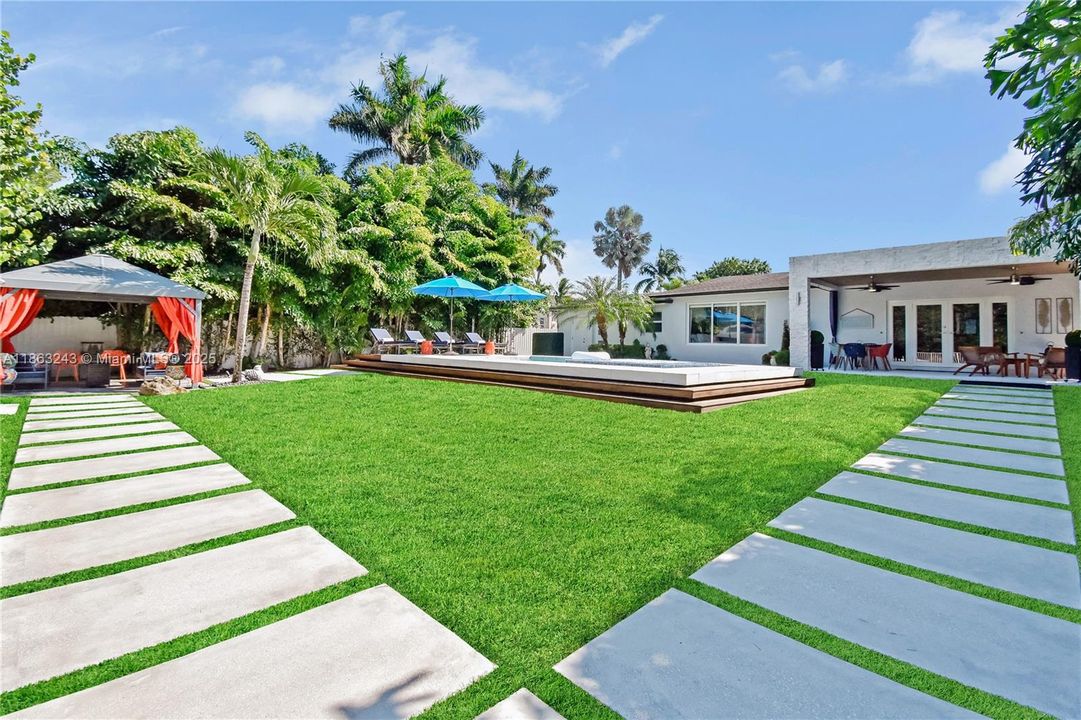 En Venta: $1,400,000 (3 camas, 2 baños, 1640 Pies cuadrados)