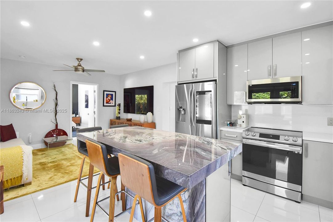 En Venta: $1,400,000 (3 camas, 2 baños, 1640 Pies cuadrados)