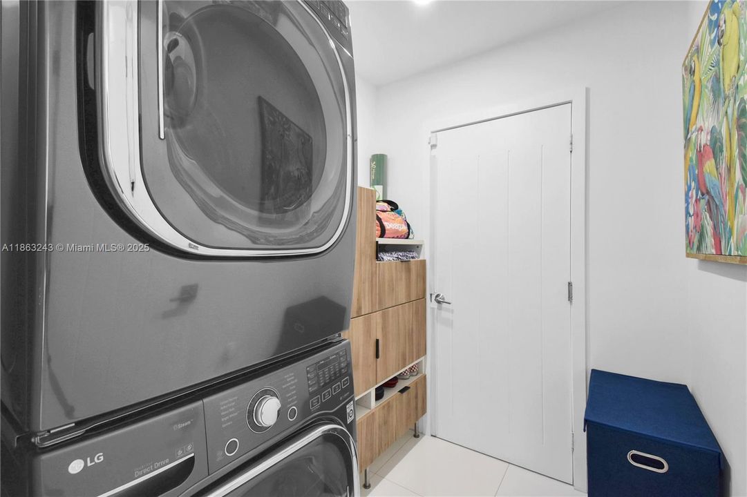 En Venta: $1,400,000 (3 camas, 2 baños, 1640 Pies cuadrados)