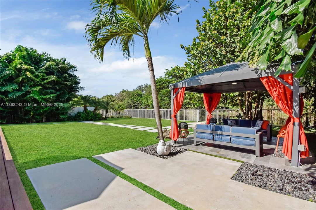 En Venta: $1,400,000 (3 camas, 2 baños, 1640 Pies cuadrados)