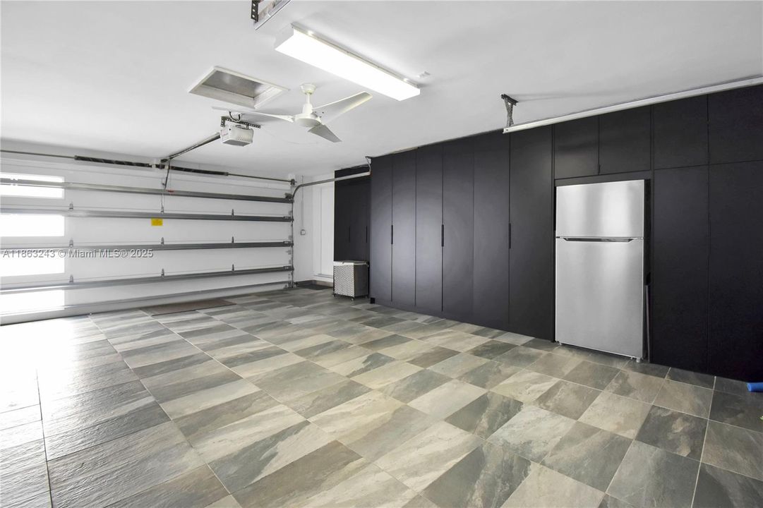 En Venta: $1,400,000 (3 camas, 2 baños, 1640 Pies cuadrados)