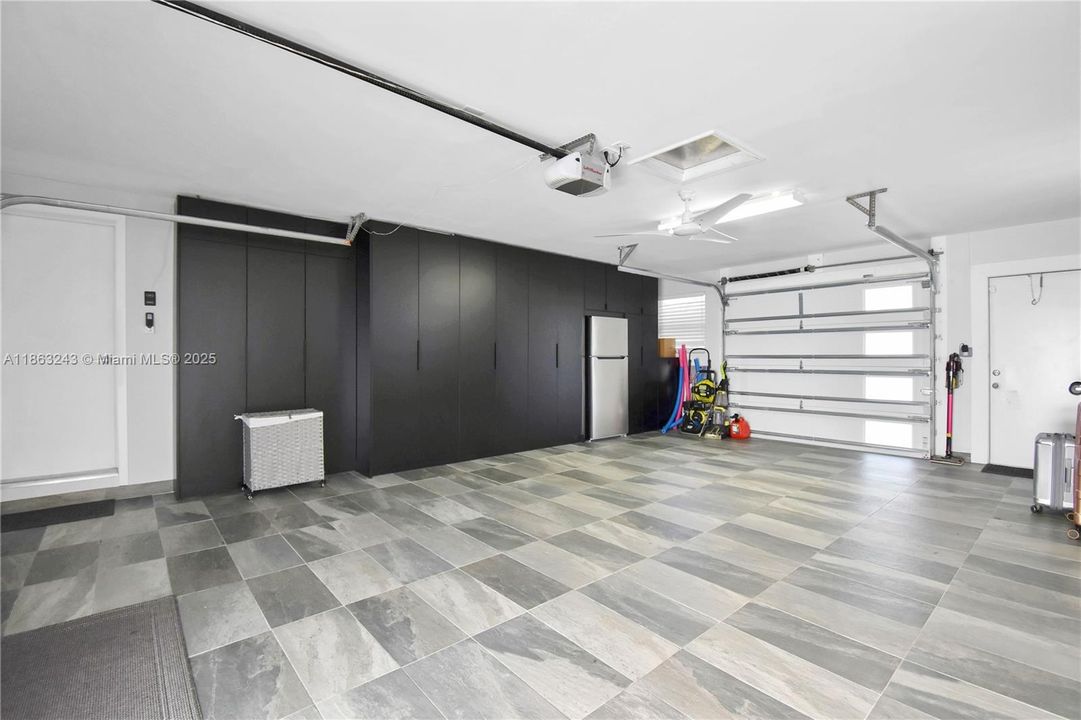 En Venta: $1,400,000 (3 camas, 2 baños, 1640 Pies cuadrados)