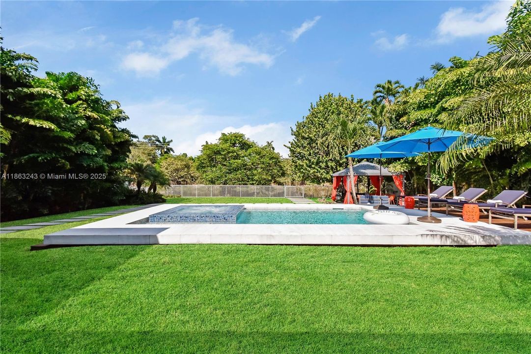 En Venta: $1,400,000 (3 camas, 2 baños, 1640 Pies cuadrados)