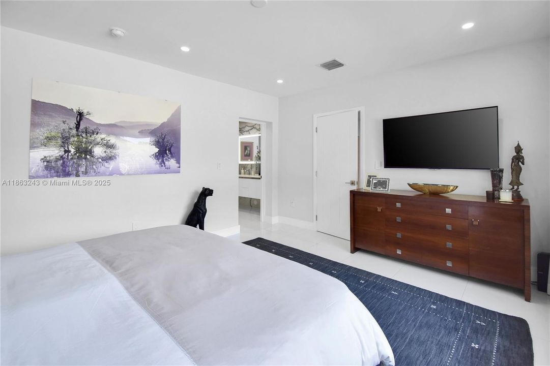 En Venta: $1,400,000 (3 camas, 2 baños, 1640 Pies cuadrados)