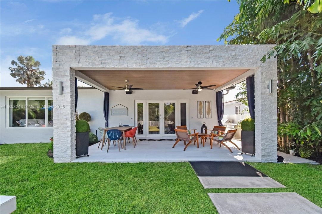 En Venta: $1,400,000 (3 camas, 2 baños, 1640 Pies cuadrados)