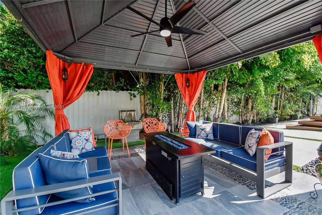 En Venta: $1,400,000 (3 camas, 2 baños, 1640 Pies cuadrados)