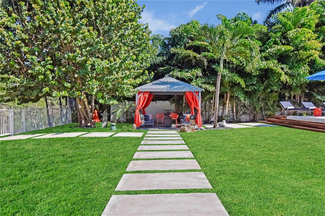 En Venta: $1,400,000 (3 camas, 2 baños, 1640 Pies cuadrados)