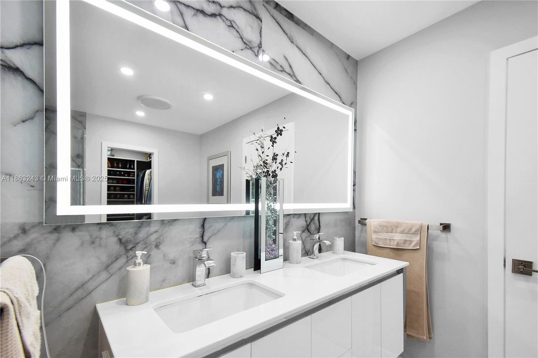 En Venta: $1,400,000 (3 camas, 2 baños, 1640 Pies cuadrados)