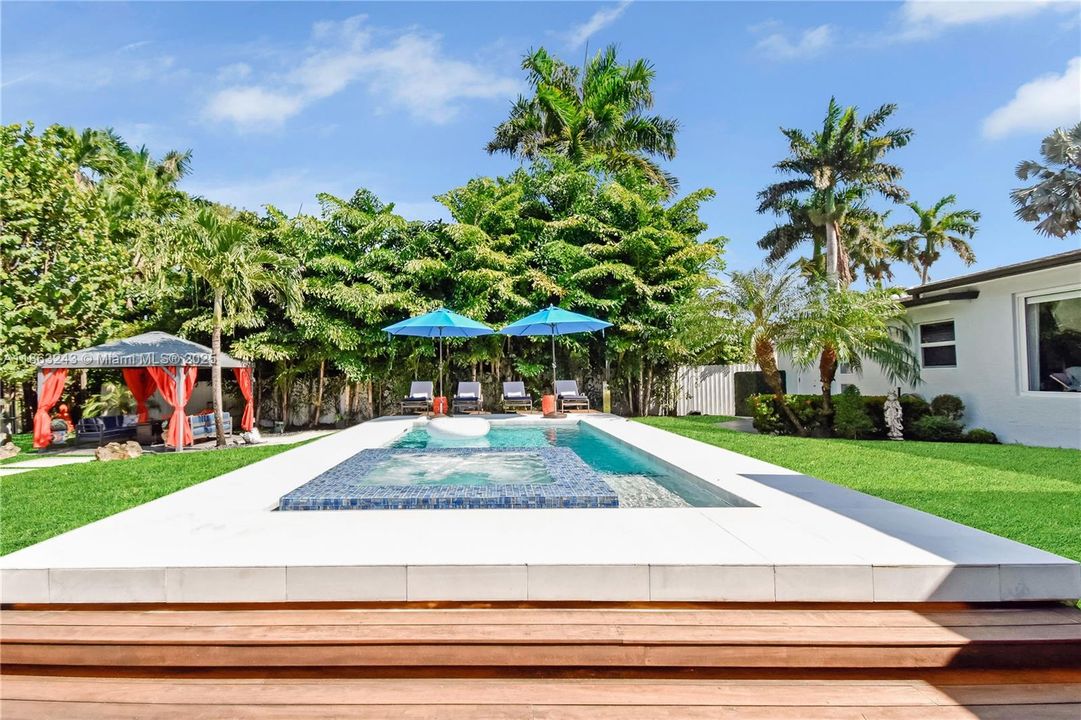 En Venta: $1,400,000 (3 camas, 2 baños, 1640 Pies cuadrados)