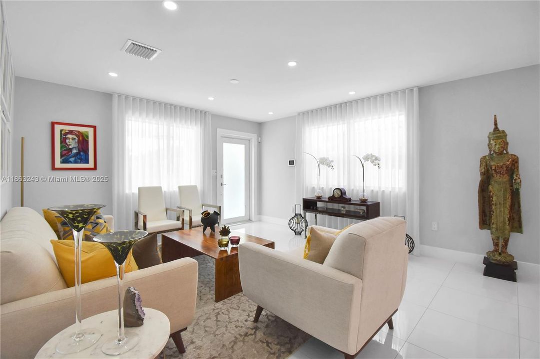 En Venta: $1,400,000 (3 camas, 2 baños, 1640 Pies cuadrados)