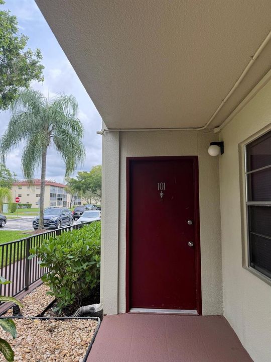 На продажу: $325,000 (2 спален, 2 ванн, 1166 Квадратных фут)