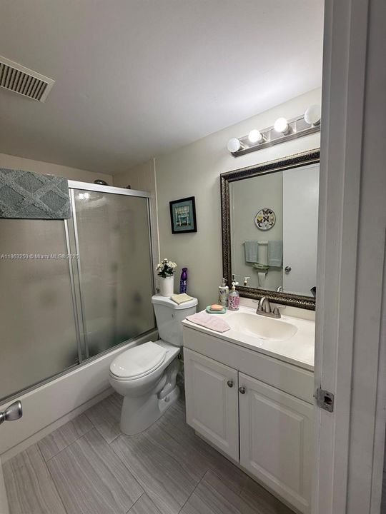 На продажу: $325,000 (2 спален, 2 ванн, 1166 Квадратных фут)