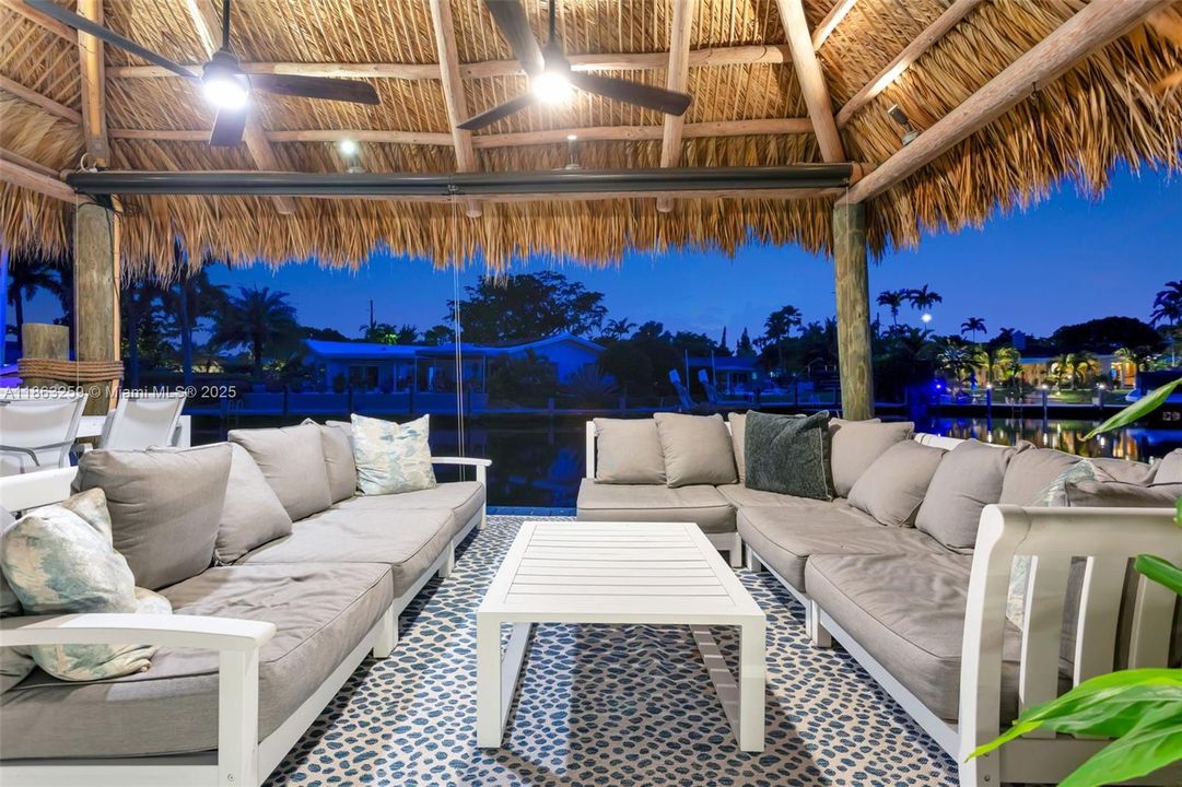 For Sale: $1,777,000 (3 beds, 2 baths, 1988 Square Feet)