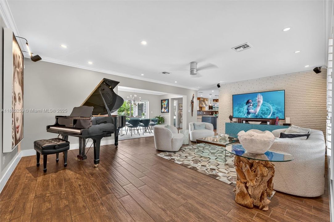 For Sale: $1,777,000 (3 beds, 2 baths, 1988 Square Feet)