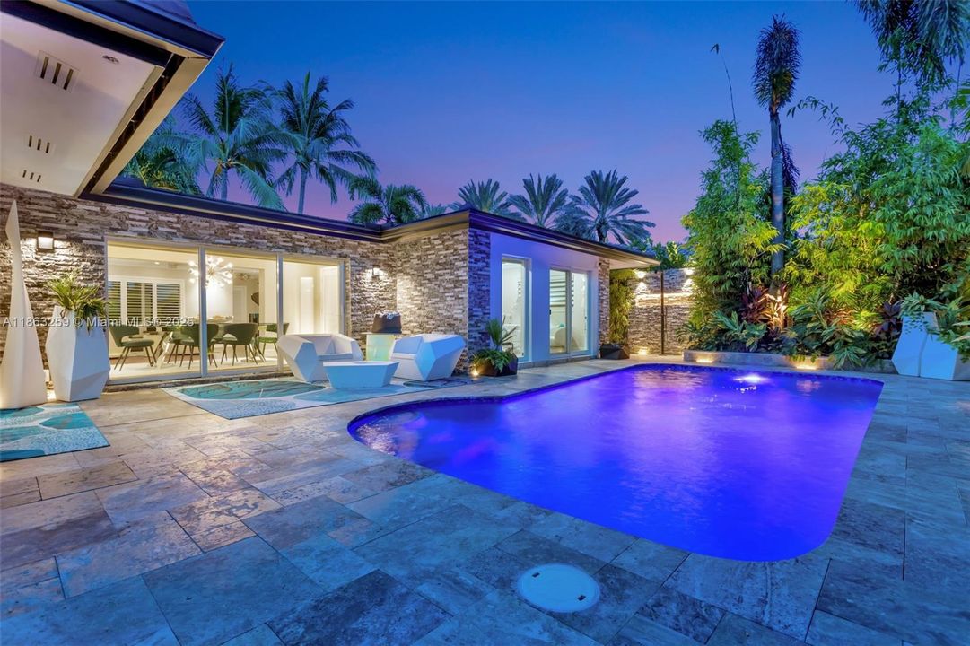 For Sale: $1,777,000 (3 beds, 2 baths, 1988 Square Feet)