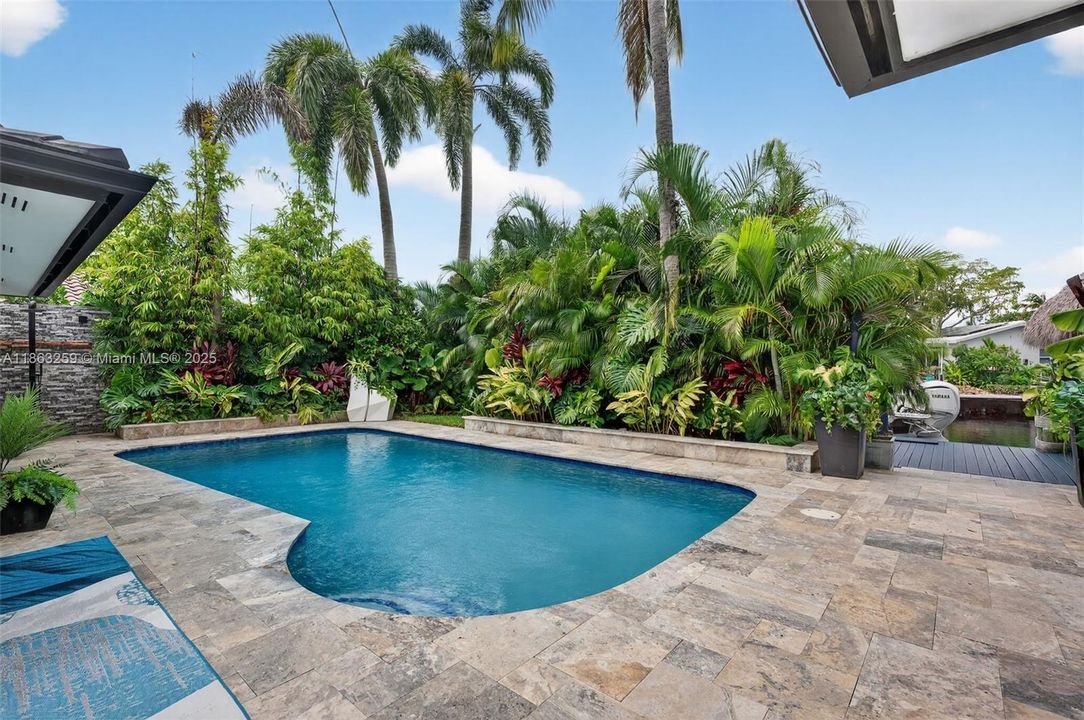 For Sale: $1,777,000 (3 beds, 2 baths, 1988 Square Feet)