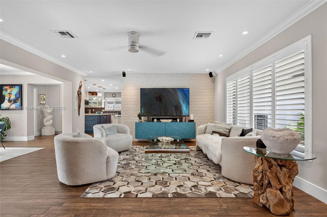 For Sale: $1,777,000 (3 beds, 2 baths, 1988 Square Feet)