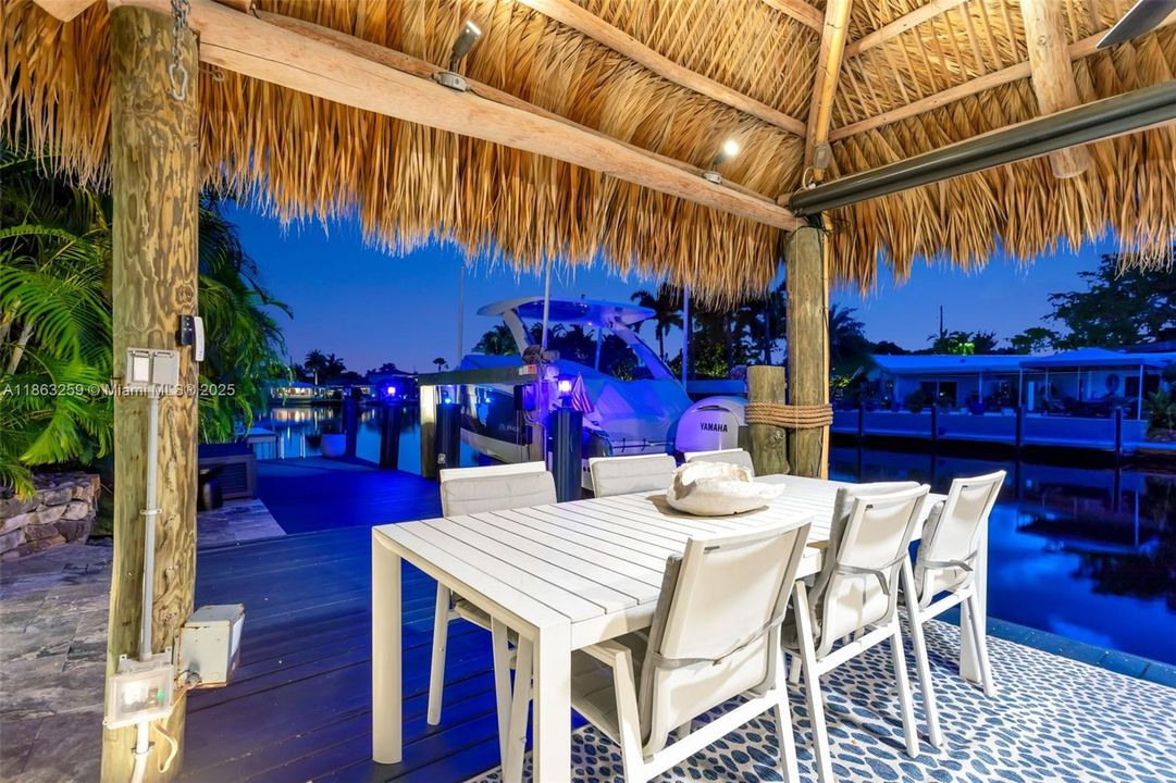 For Sale: $1,777,000 (3 beds, 2 baths, 1988 Square Feet)