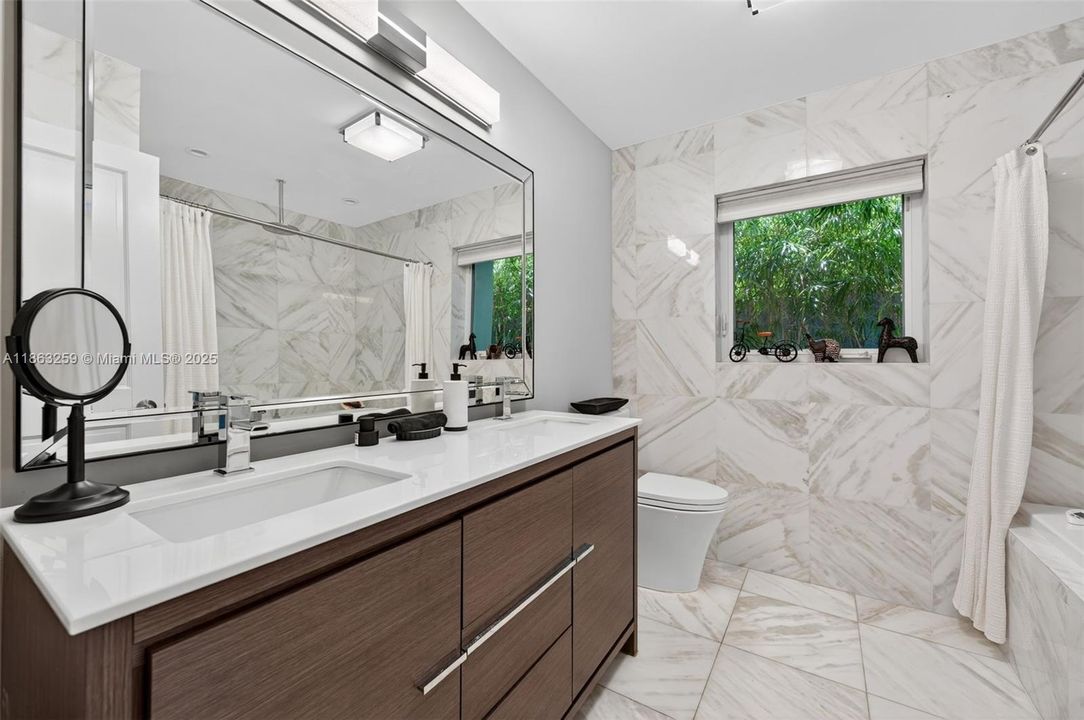 For Sale: $1,777,000 (3 beds, 2 baths, 1988 Square Feet)