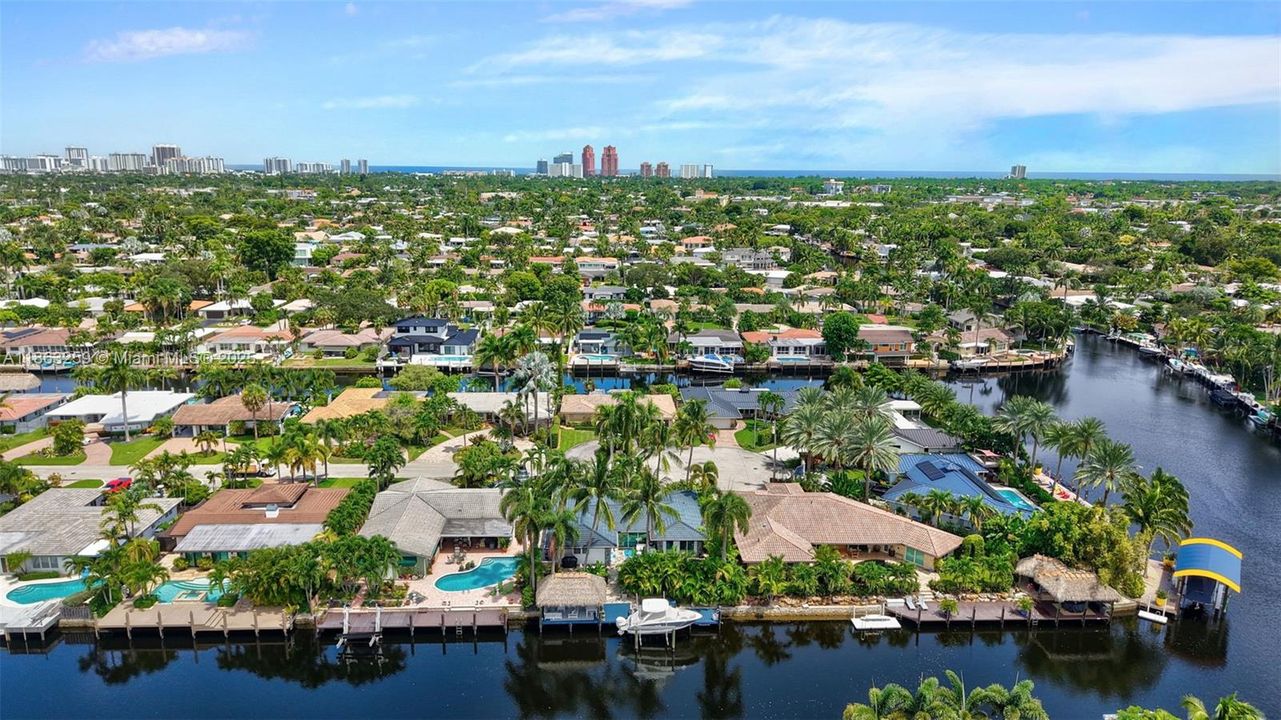 For Sale: $1,777,000 (3 beds, 2 baths, 1988 Square Feet)