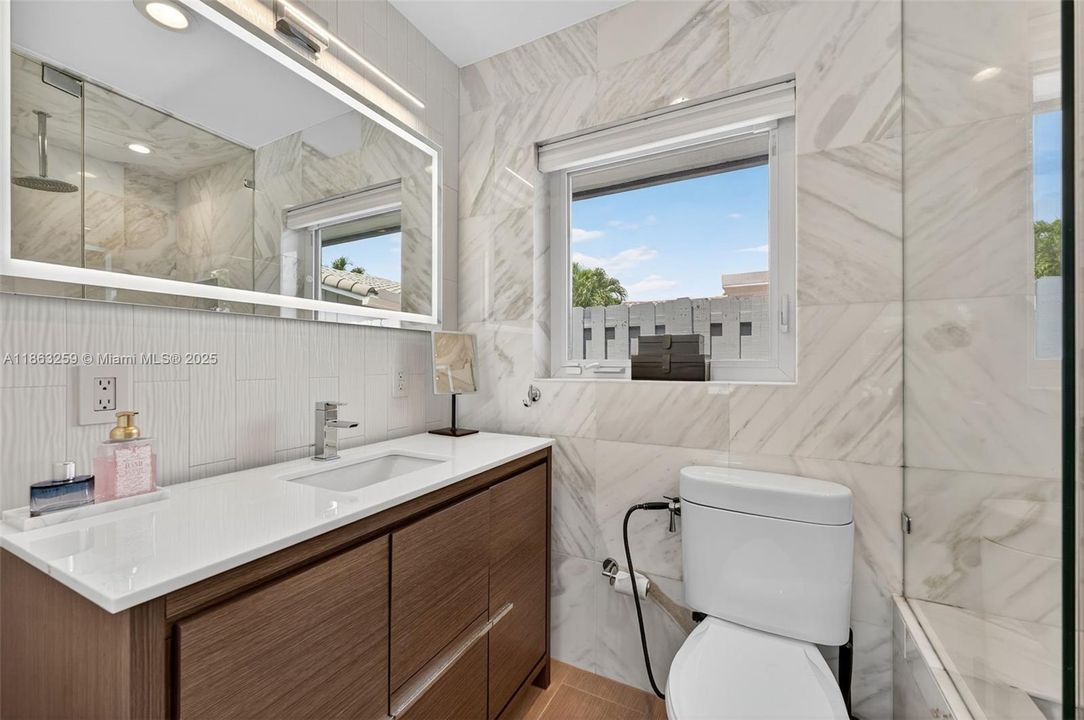 For Sale: $1,777,000 (3 beds, 2 baths, 1988 Square Feet)