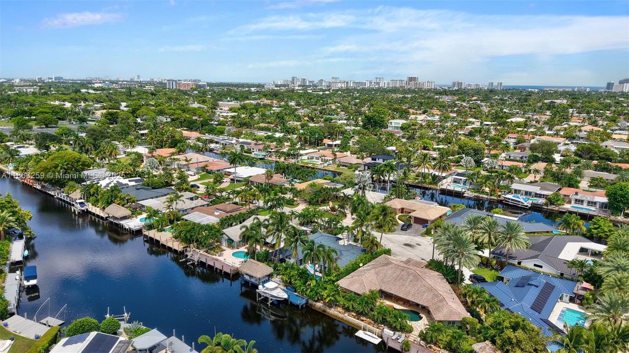 For Sale: $1,777,000 (3 beds, 2 baths, 1988 Square Feet)